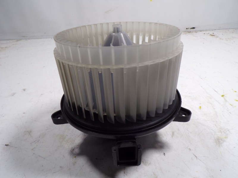 Recambio de motor calefaccion para opel insignia berlina 1.6 cdti dpf referencia OEM IAM  13263279A 