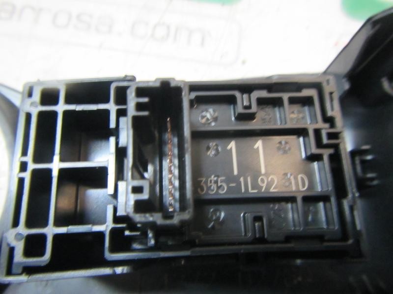 Recambio de mando elevalunas trasero izquierdo para toyota corolla hybrid referencia OEM IAM 8481002250 3551L921D 3551L921D