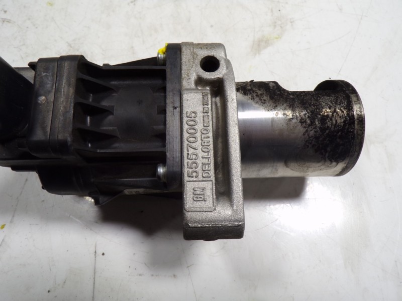 Recambio de valvula egr para opel insignia berlina 1.6 cdti dpf referencia OEM IAM  55570005 