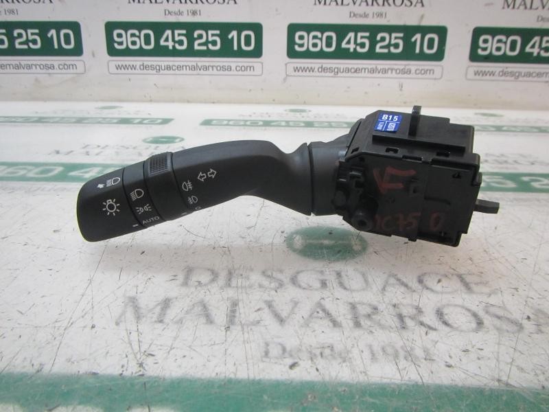 Recambio de mando luces para toyota corolla hybrid referencia OEM IAM 8432902040 02D7017J910 02D7017J910