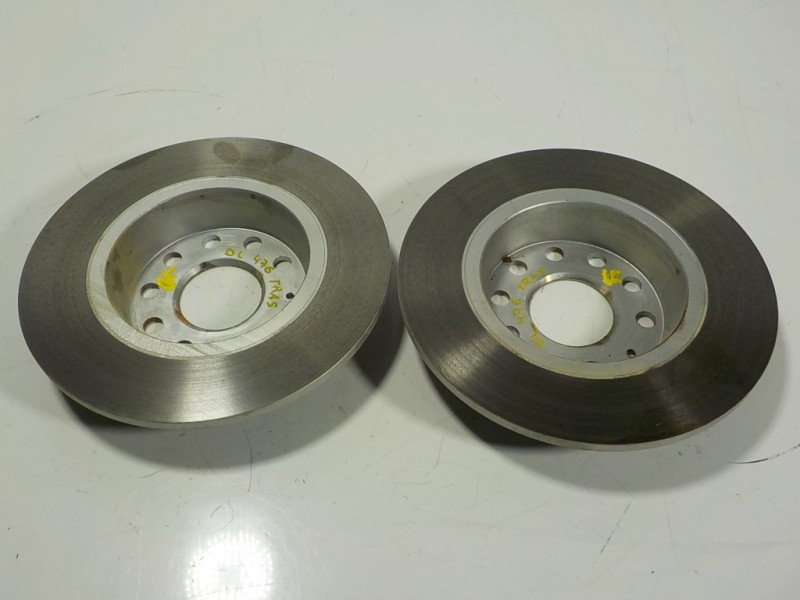 Recambio de disco freno trasero para seat leon sportstourer (kl8) style referencia OEM IAM 5Q0615601D  