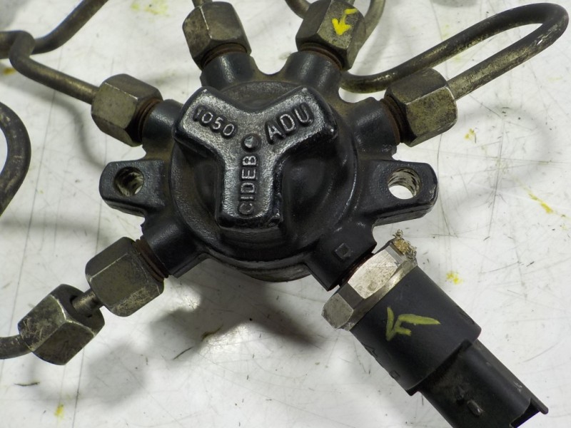 Recambio de rampa inyectora para renault kangoo (f/kc0) 4x4 expression (kc0s/v) referencia OEM IAM   