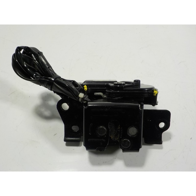 Recambio de cerradura maletero / porton para lexus ct 200h referencia OEM IAM 6935047020  