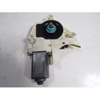 MOTOR ELEVALUNAS DELANTERO DERECHO 8K0959802C 8K0959802C 1101A62113110