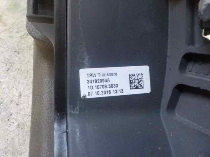 Recambio de volante para dacia duster ambiance 4x4 referencia OEM IAM 484007065R 34192994A 34192994A