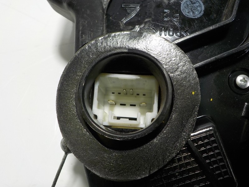 Recambio de cerradura puerta delantera derecha para lexus ct 200h referencia OEM IAM 6903042221 1012607 