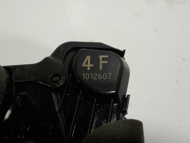 Recambio de cerradura puerta delantera derecha para lexus ct 200h referencia OEM IAM 6903042221 1012607 