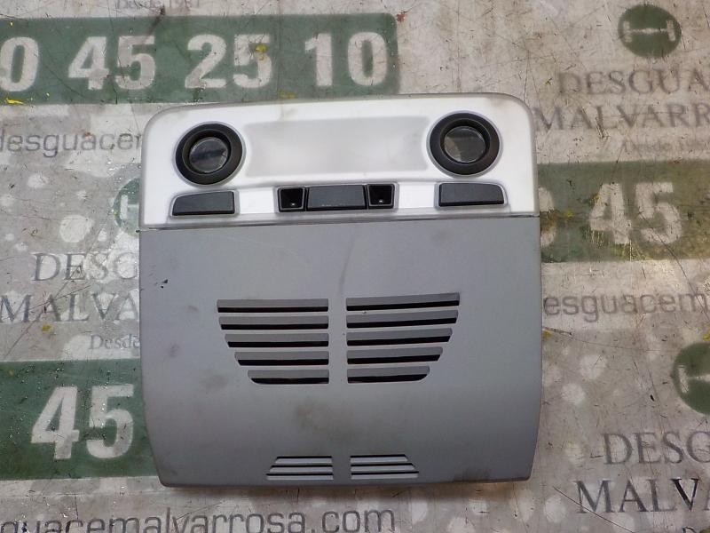 Recambio de piloto interior para bmw serie 1 berlina (e81/e87) 118d referencia OEM IAM 61319225473  