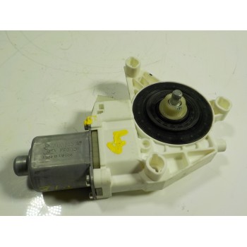 MOTOR ELEVALUNAS TRASERO IZQUIERDO A1669060501 A1669060501 0130822757