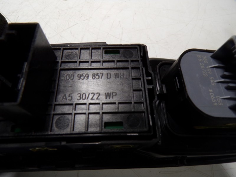 Recambio de mando elevalunas delantero izquierdo para seat leon sportstourer (kl8) style referencia OEM IAM 5G0959857DWHS 5G0959