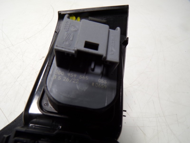 Recambio de mando elevalunas delantero izquierdo para seat leon sportstourer (kl8) style referencia OEM IAM 5G0959857DWHS 5G0959