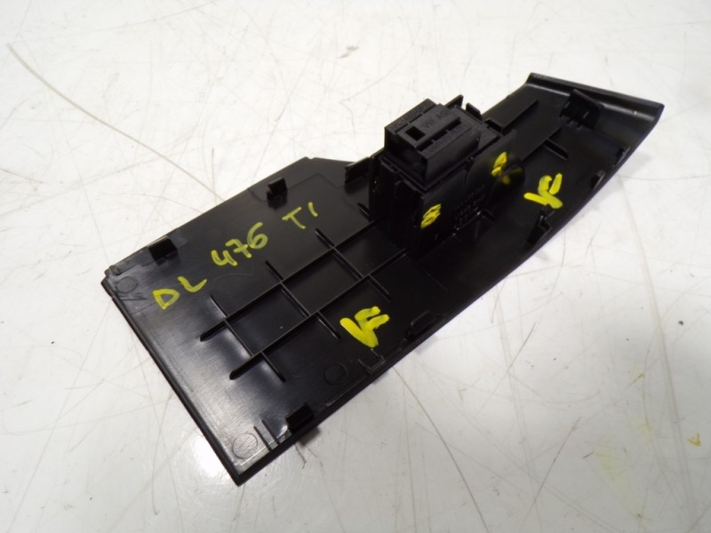 Recambio de mando elevalunas trasero izquierdo para seat leon sportstourer (kl8) style referencia OEM IAM 5G0959855MWHS 6F286717