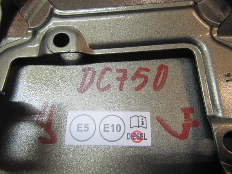 Recambio de tapa combustible para toyota corolla hybrid referencia OEM IAM 7735002220  