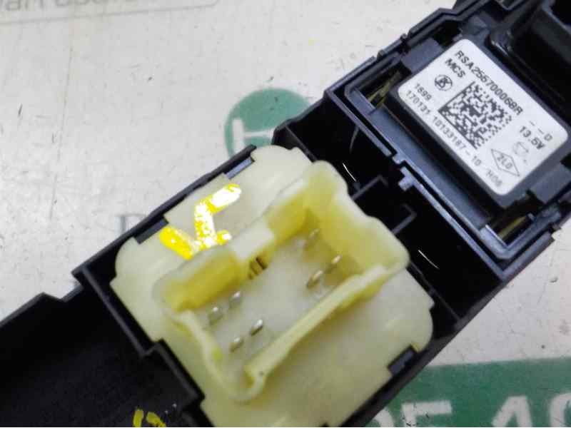 Recambio de mando elevalunas delantero izquierdo para renault clio iv grandtour 1.2 16v referencia OEM IAM   