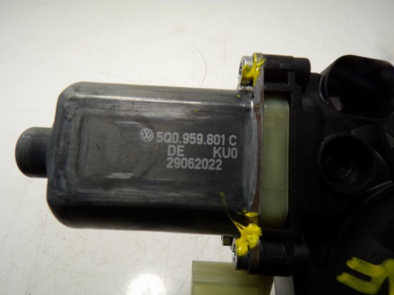 Recambio de motor elevalunas delantero izquierdo para seat leon sportstourer (kl8) style referencia OEM IAM 5Q0959801C 5Q0959801