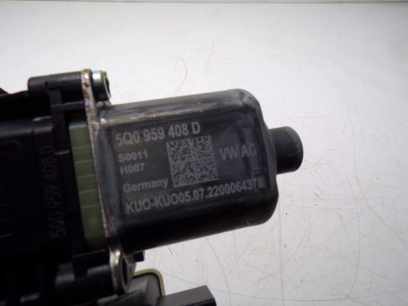 Recambio de motor elevalunas trasero derecho para seat leon sportstourer (kl8) style referencia OEM IAM 5Q0959408D 5Q0959408D 