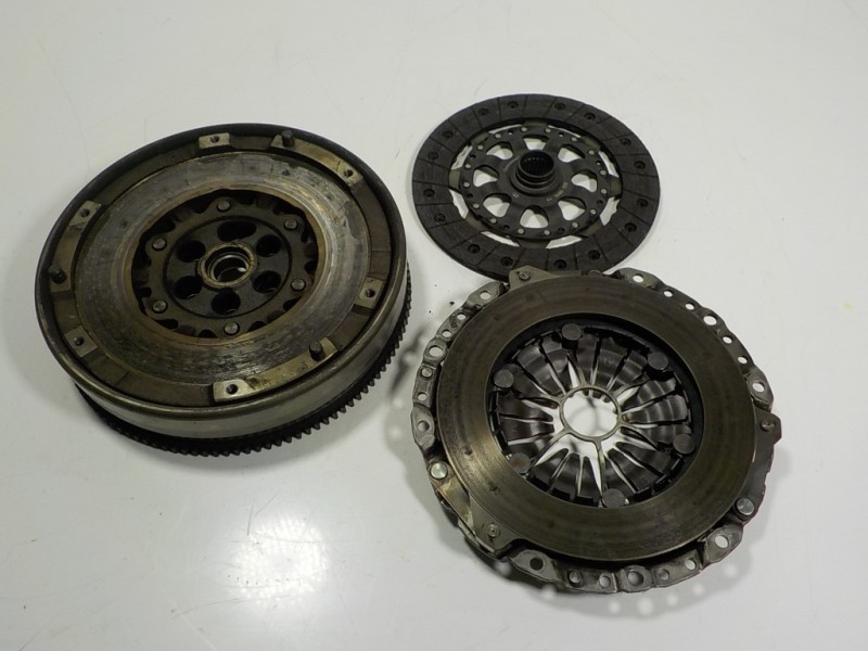 Recambio de kit embrague para bmw serie 3 cabrio (e93) 320i referencia OEM IAM 21207567842 7560876HU 