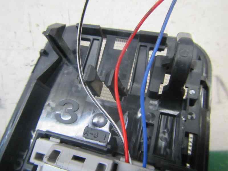 Recambio de piloto interior para toyota corolla hybrid referencia OEM IAM 8124060060C1  