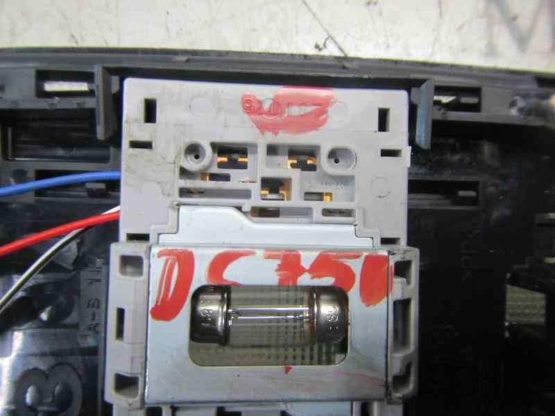 Recambio de piloto interior para toyota corolla hybrid referencia OEM IAM 8124060060C1  