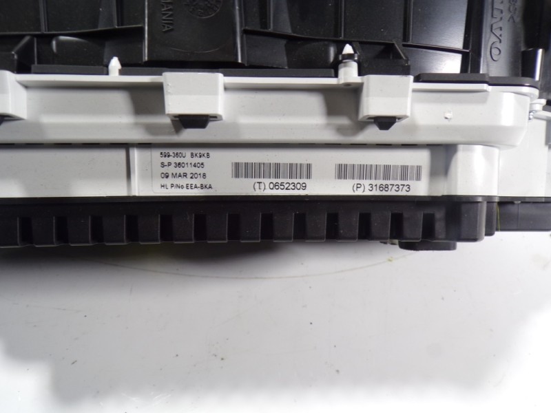 Recambio de cuadro instrumentos para volvo v40 2.0 diesel cat referencia OEM IAM 36010381 31687373 0652309