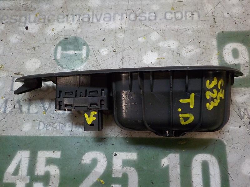 Recambio de mando elevalunas trasero derecho para peugeot 308 1.6 16v hdi referencia OEM IAM 649030  