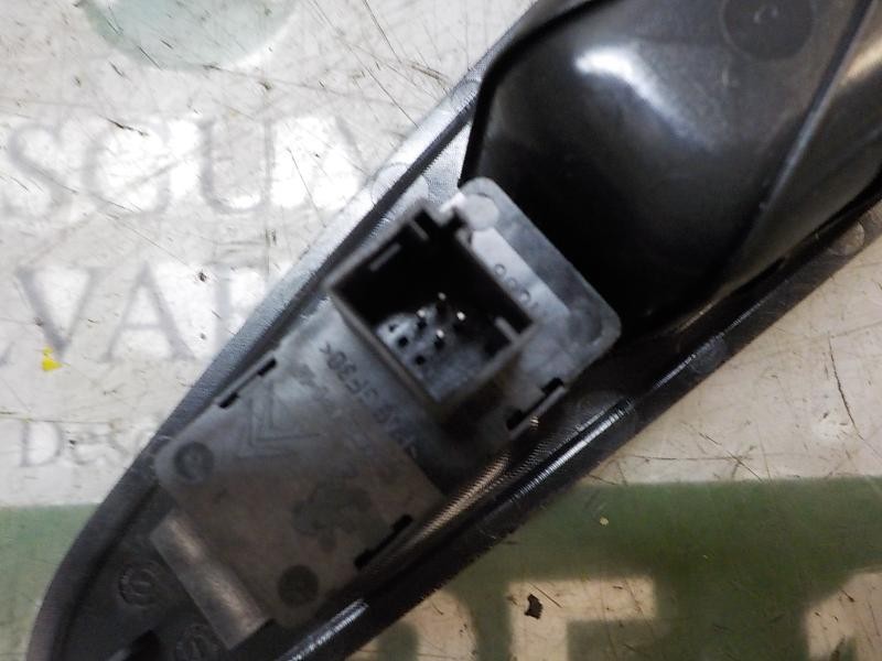 Recambio de mando elevalunas trasero derecho para peugeot 308 1.6 16v hdi referencia OEM IAM 649030  
