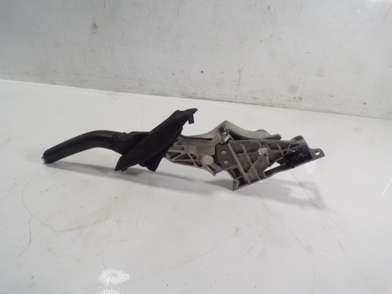 Recambio de palanca freno de mano para volvo v40 2.0 diesel cat referencia OEM IAM 31381647  
