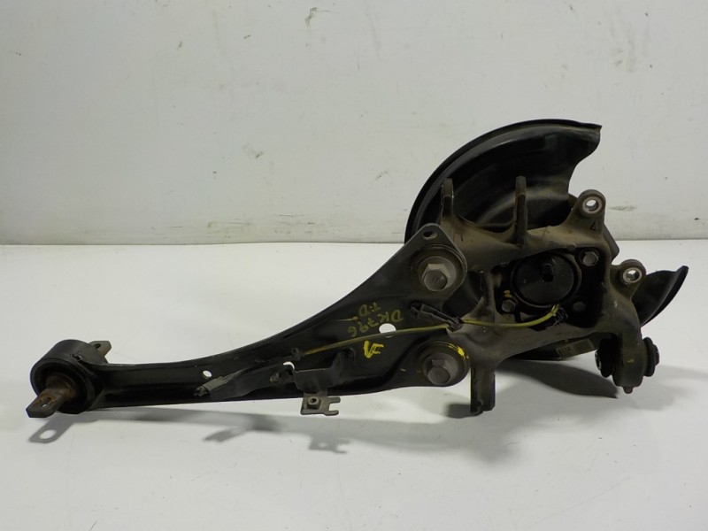 Recambio de mangueta trasera derecha para lexus ct 200h referencia OEM IAM 4230412240  