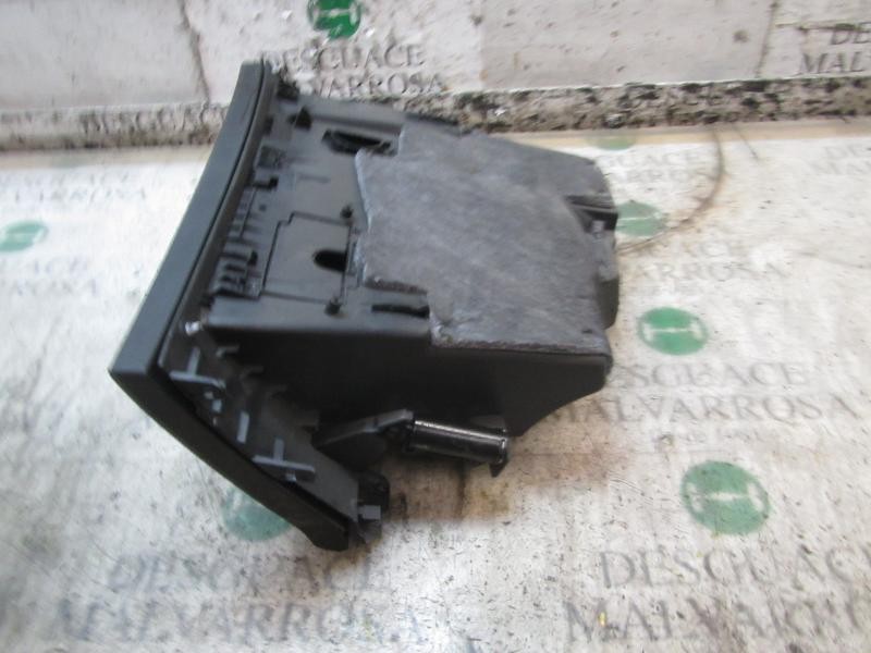 Recambio de guantera para peugeot 308 confort referencia OEM IAM 8226LE  