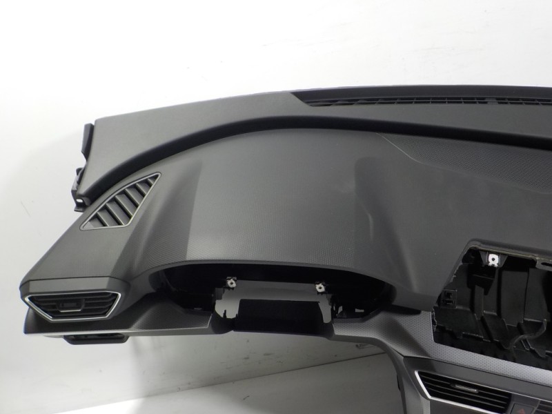 Recambio de salpicadero para seat leon sportstourer (kl8) style referencia OEM IAM 5FB857003N4PK  5FA880204G