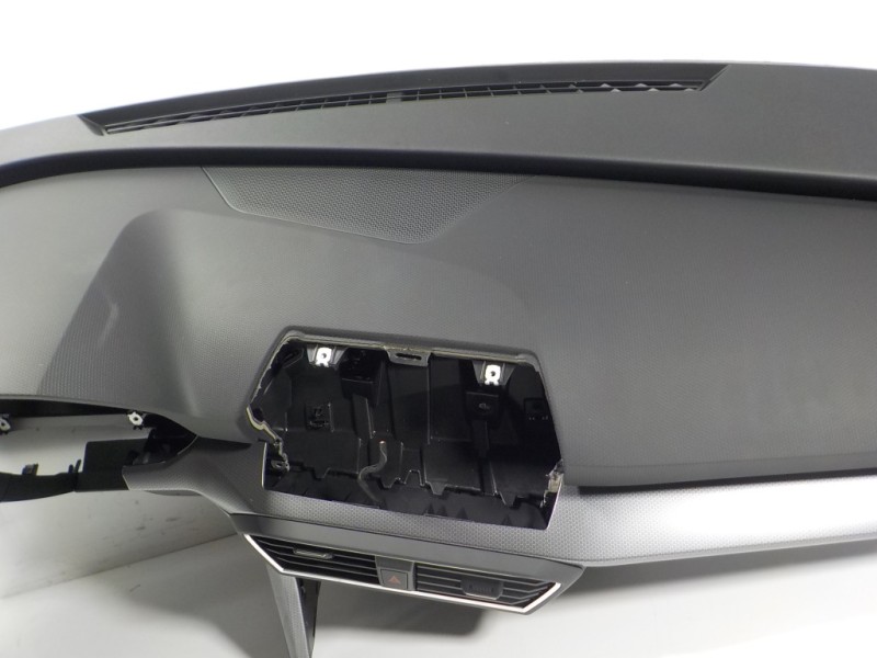 Recambio de salpicadero para seat leon sportstourer (kl8) style referencia OEM IAM 5FB857003N4PK  5FA880204G