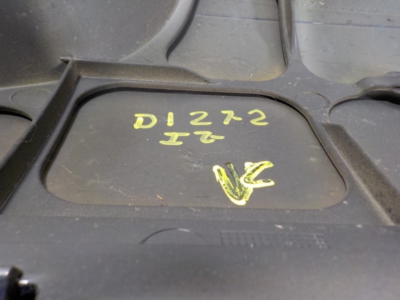 Recambio de aleta delantera izquierda para volkswagen touareg (7la) tdi r5 referencia OEM IAM 7L6821101K  