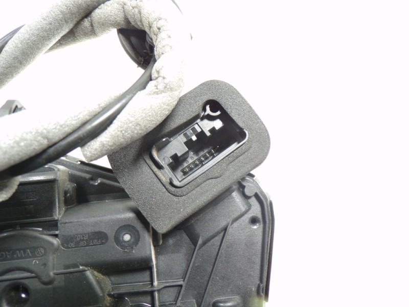 Recambio de cerradura puerta delantera derecha para volkswagen polo 1.0 referencia OEM IAM 5TB837016C 5TB837016A 