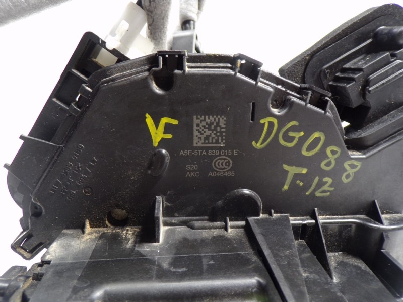 Recambio de cerradura puerta trasera izquierda para volkswagen polo 1.0 referencia OEM IAM 5TA839015E 5TA839015E 