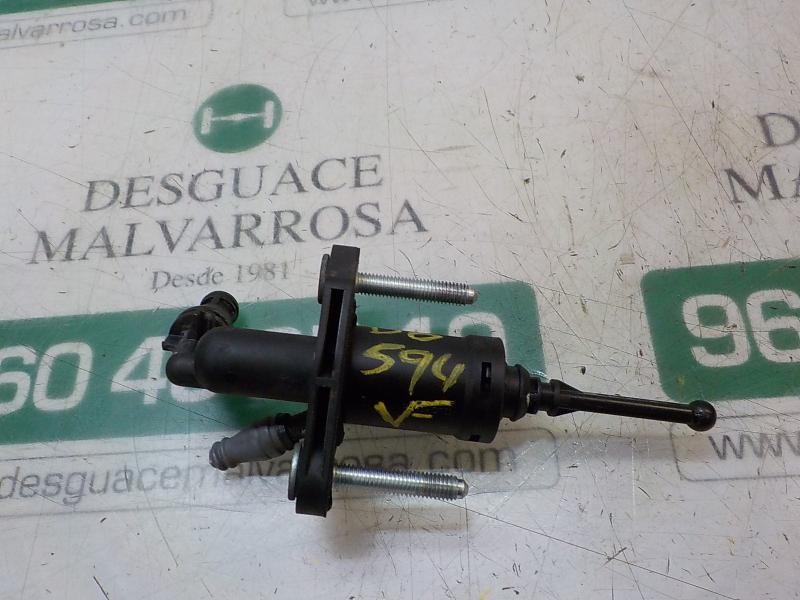 Recambio de bomba embrague para opel insignia berlina edition referencia OEM IAM 55561916  