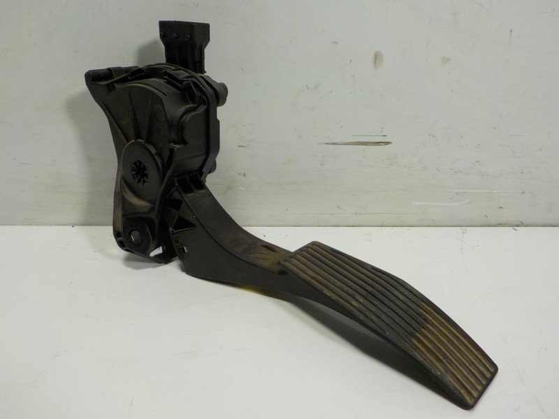 Recambio de potenciometro pedal para opel astra j lim. 1.7 16v cdti referencia OEM IAM 13252702 6PV00976507 