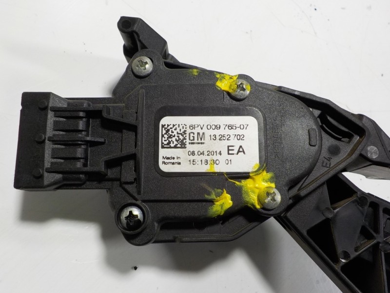 Recambio de potenciometro pedal para opel astra j lim. 1.7 16v cdti referencia OEM IAM 13252702 6PV00976507 