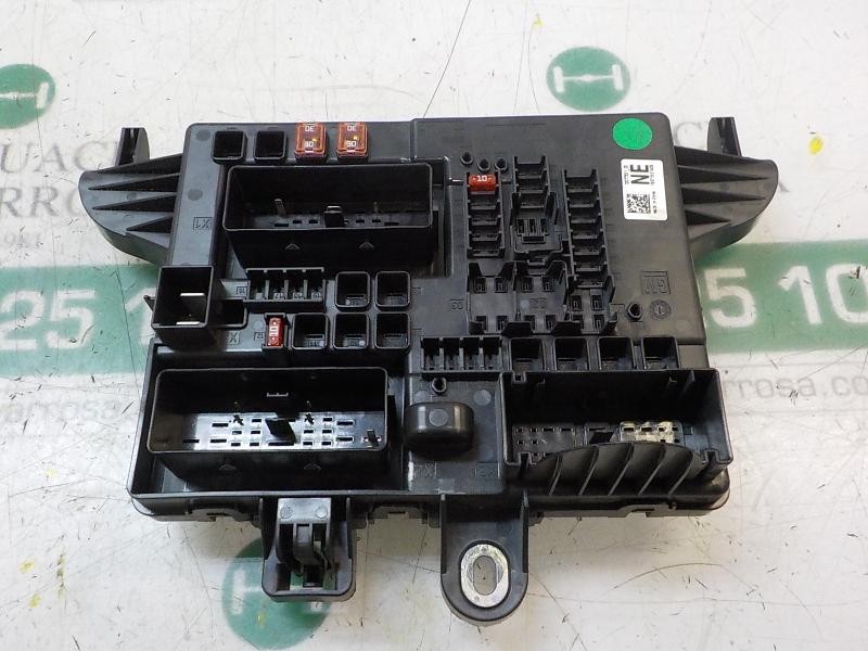 Recambio de caja reles / fusibles para opel insignia berlina edition referencia OEM IAM 13277321 13277321 