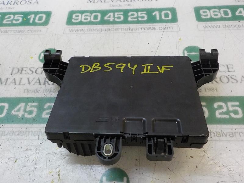 Recambio de caja reles / fusibles para opel insignia berlina edition referencia OEM IAM 13277321 13277321 