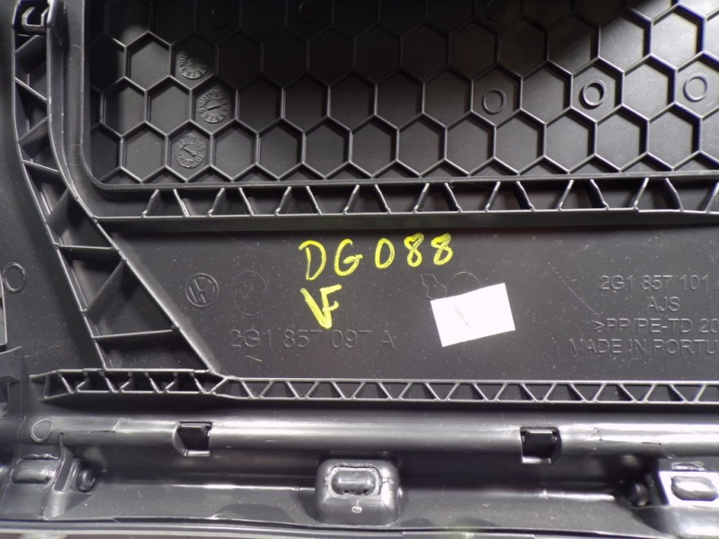 Recambio de guantera para volkswagen polo 1.0 referencia OEM IAM 2G1857097G82V  