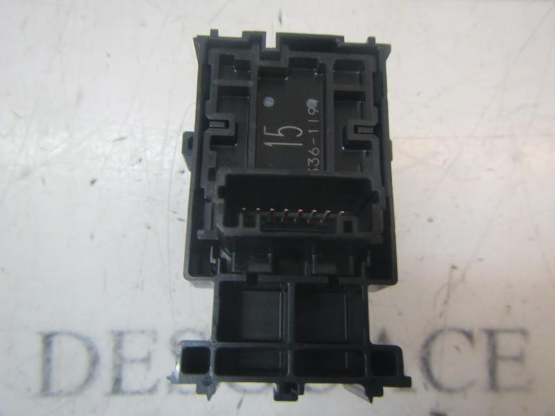 Recambio de mando elevalunas trasero derecho para toyota rav4 hybrid fwd referencia OEM IAM 8481012110  