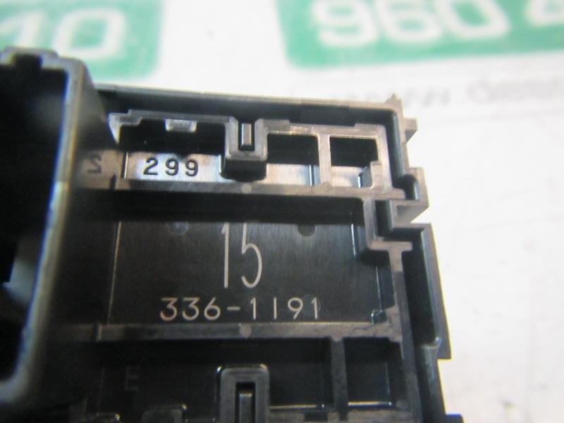 Recambio de mando elevalunas trasero derecho para toyota rav4 hybrid fwd referencia OEM IAM 8481012110  