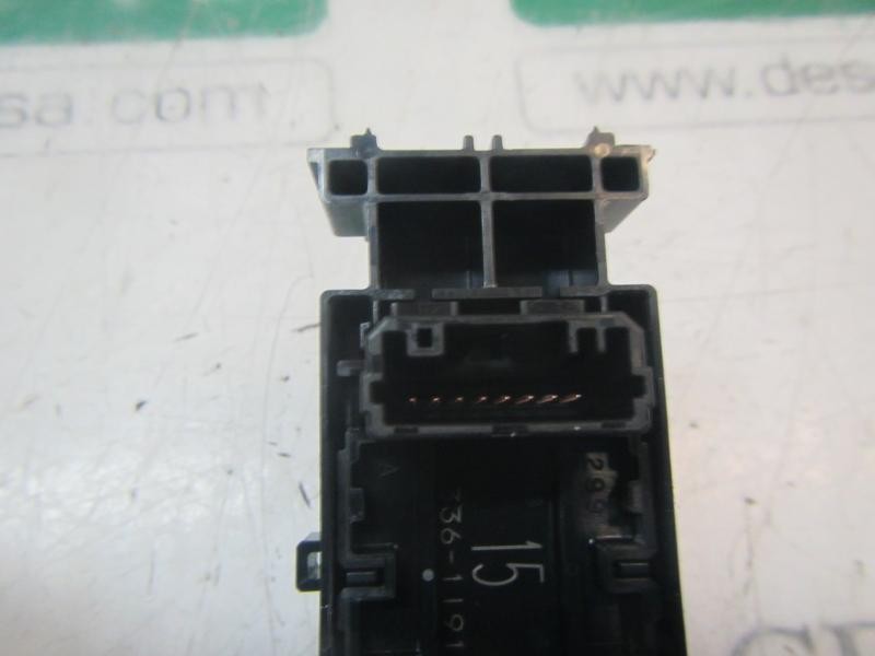 Recambio de mando elevalunas trasero izquierdo para toyota rav4 hybrid fwd referencia OEM IAM 8481012110  