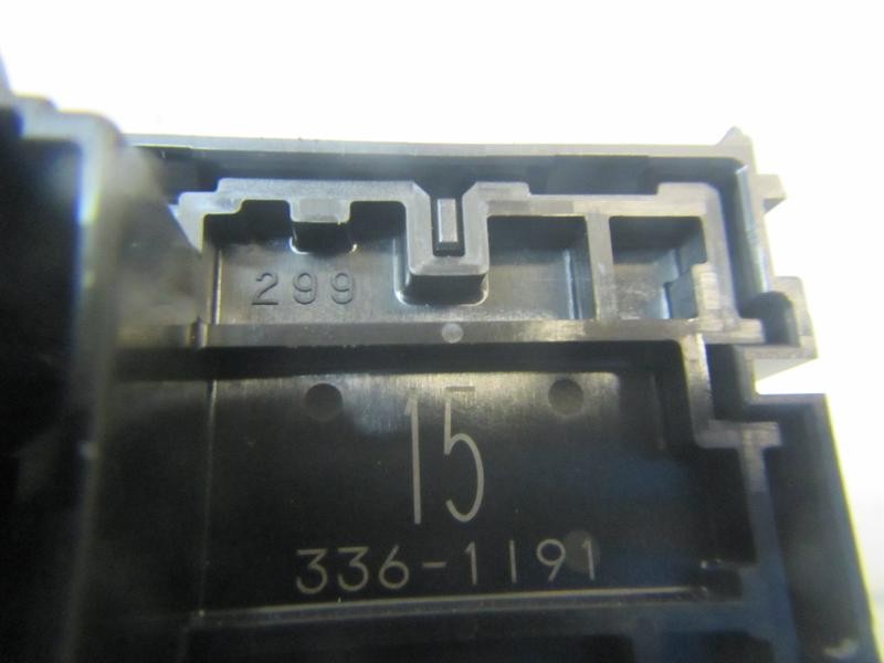 Recambio de mando elevalunas trasero izquierdo para toyota rav4 hybrid fwd referencia OEM IAM 8481012110  