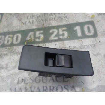 MANDO ELEVALUNAS TRASERO DERECHO 848100F030 