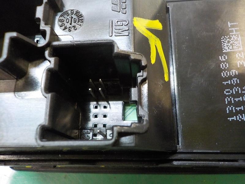 Recambio de mando elevalunas delantero derecho para opel insignia berlina edition referencia OEM IAM 13301886 13301886 