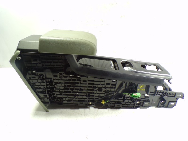 Recambio de apoyabrazos central para land rover discovery sport 2.0 td4 cat referencia OEM IAM LR076394  