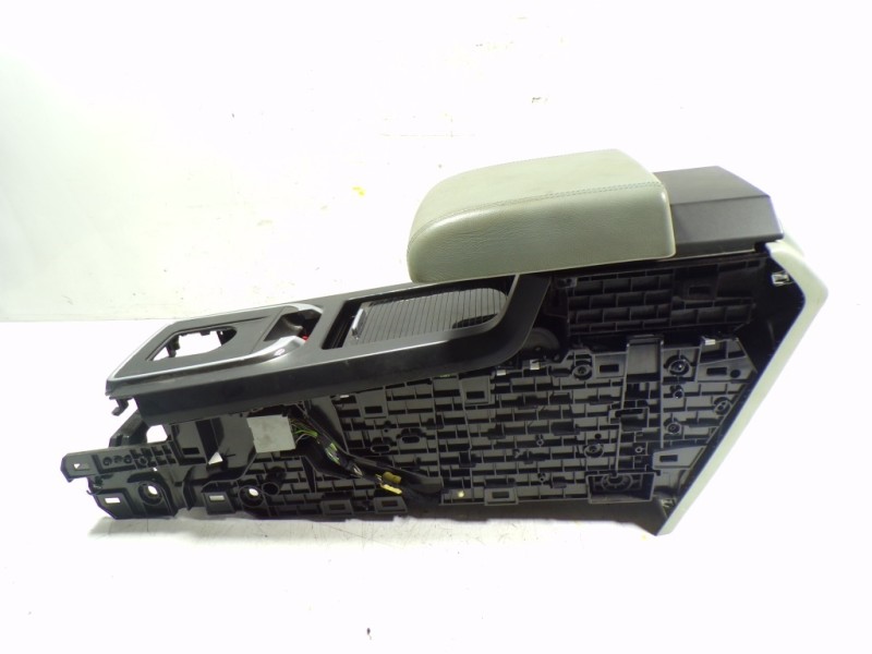 Recambio de apoyabrazos central para land rover discovery sport 2.0 td4 cat referencia OEM IAM LR076394  