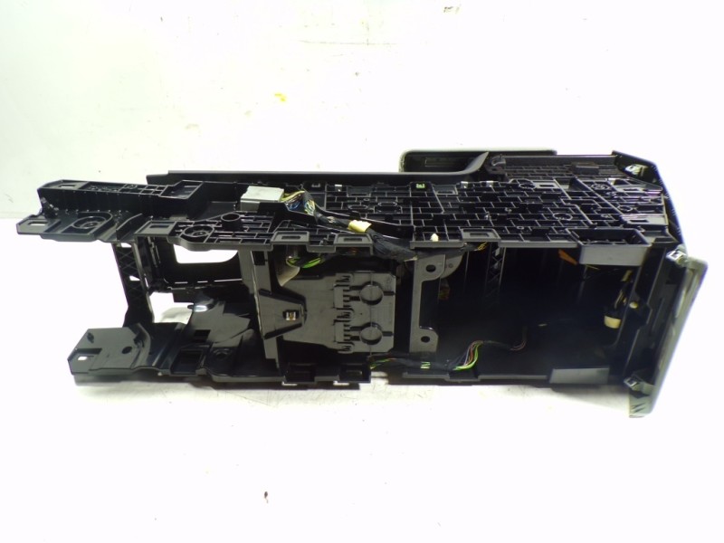 Recambio de apoyabrazos central para land rover discovery sport 2.0 td4 cat referencia OEM IAM LR076394  