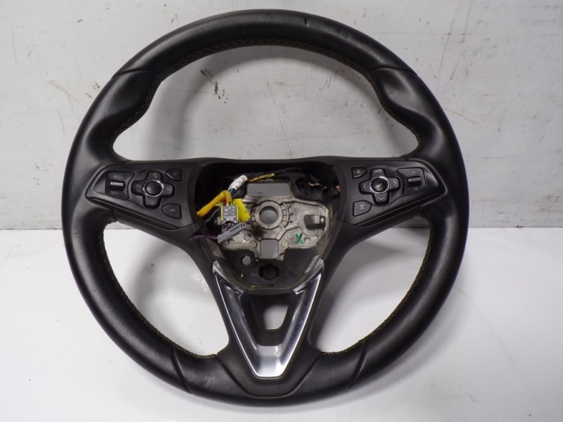 Recambio de volante para opel astra k lim. 5türig 1.6 cdti dpf referencia OEM IAM 39018002 34215507C 